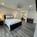 Deluxe Apartment Whit Laundry