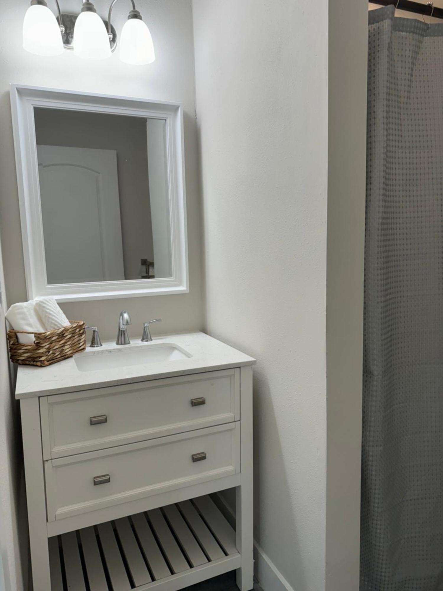 Deluxe Whit Laundry Apartment