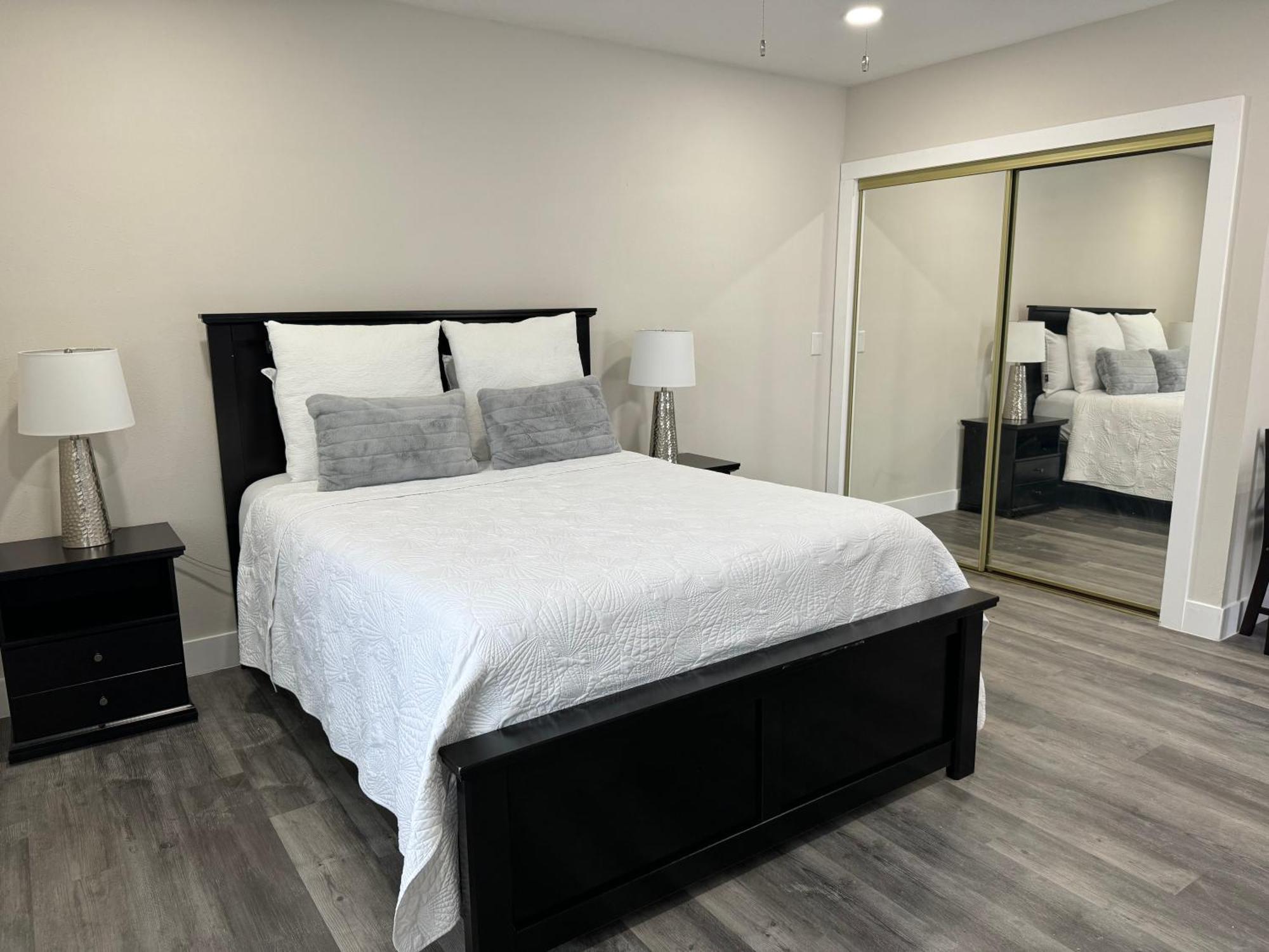 Deluxe Whit Laundry Apartment *
